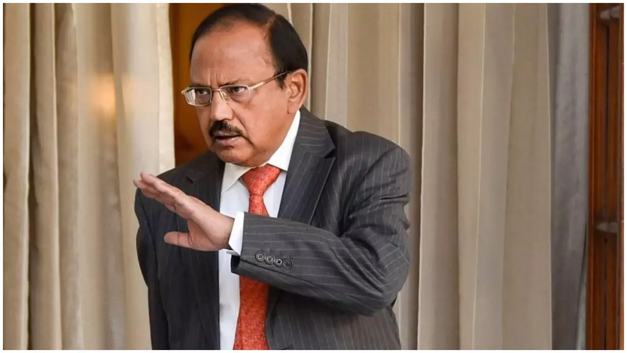 NSA Ajit Doval : अजीत डोभाल पहुंचे बीजिंग, ये है मकसद, पांच साल बाद पूरा होने की उम्मीद