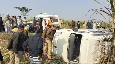 Muzaffarnagar News : श्रद्धालुओं से भरी बस पलटने से हादसा, 10 श्रद्धालु घायल