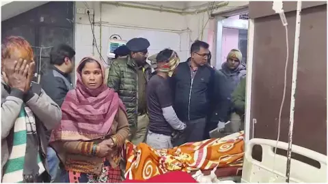 Shahjahanpur Road Accident : शाहजहांपुर में ट्रक और कार में भिड़ंत, पांच लोगों की मौत और तीन गंभीर Shahjahanpur Road Accident : शाहजहांपुर में ट्रक और कार में भिड़ंत, पांच लोगों की मौत और तीन गंभीर