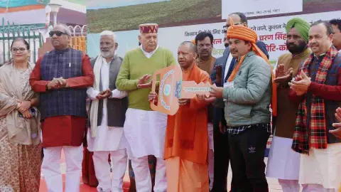 Chaudhary Charan Singh Jayanti: यूपी में किसानों को ट्रैक्टर की सौगात Chaudhary Charan Singh Jayanti: यूपी में किसानों को ट्रैक्टर की सौगात