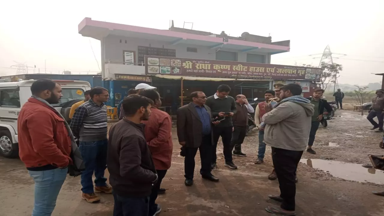 Azamgarh News: RTO, UPDA और PWD विभाग के अधिकारियों की संयुक्त टीम ने किया एक्सीडेंट हब का निरीक्षण