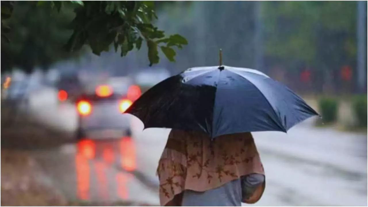 Aaj ka Mausam : यूपी में ठंड के बीच होगी झमाझम बारिश, मौसम विभाग ने जारी किया अलर्ट