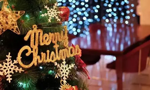 Merry Christmas Wallpaper Images: क्रिसमस के मौके पर व्हाट्सएप पर लगाएं ये आकर्षक वॉलपेपर, भेजें ये इमेजेस