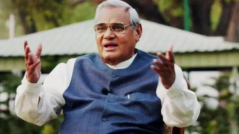 अटलजी का सुशासन स्वराज और सुराज का प्रतीक अटलजी का सुशासन स्वराज और सुराज का प्रतीक