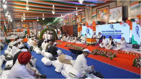 Politics : महात्मा गांधी की विरासत खतरे में, CWC की बैठक में सोनिया गांधी का मोदी सरकार पर प्रहार