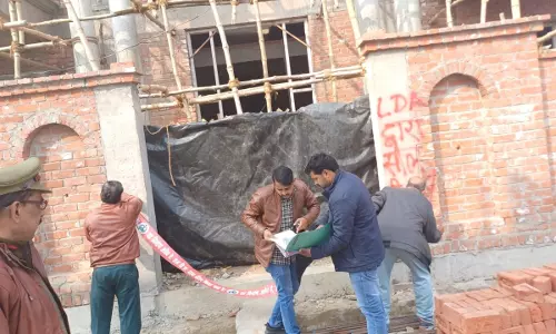 Lucknow News: बीकेटी में 2 अवैध प्लाटिंग ध्वस्त, वजीरगंज व ठाकुरगंज में 7 अवैध निर्माण सील