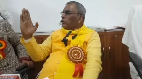 Ghazipur News: ठेकेदार को दी गंदी गाली, अब ओमप्रकाश राजभर का वीडियो हो रहा जमकर वायरल Ghazipur News: ठेकेदार को दी गंदी गाली, अब ओमप्रकाश राजभर का वीडियो हो रहा जमकर वायरल
