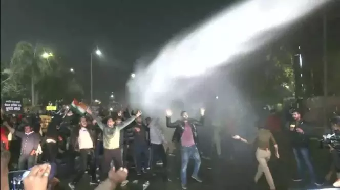 Police use water canon to disperse BPSC aspirants