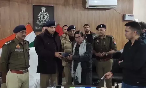 Police recover 102 stolen mobile phones Given to the owner