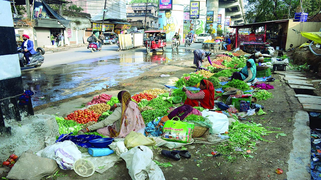 Vegetable Mandi on Footpath in Sipari Bazar Road