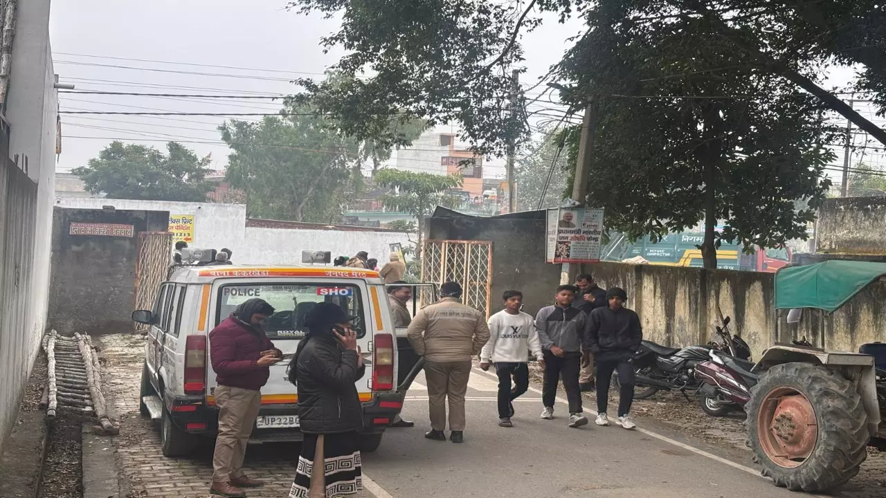 Meerut News: नोएडा पंचायत कूच करने से पहले भाकियू जिलाध्यक्ष को मेरठ पुलिस ने घर में किया नजरबंद