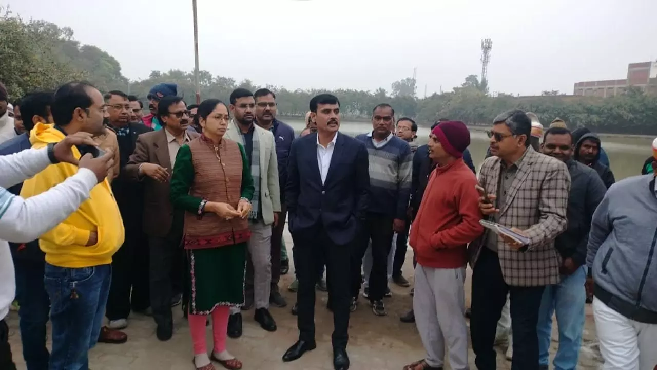 Hardoi District Collector Mangala Prasad Singh inspected Belatali Pond