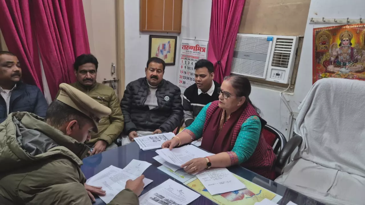 Lucknow News: इंद्रा नगर थाने पहुंची मेयर, अवैध रूप से शहर में रहने वालों के खिलाफ कार्रवाई के दिए निर्देश