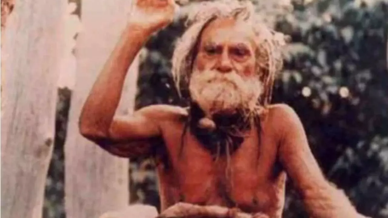 Devraha Baba Kon The: राजनीति और संन्यासियों के बीच रहा है गहरा नाता, राजेंद्र प्रसाद से लेकर राजीव गांधी तक थे इस संत के मुरीद