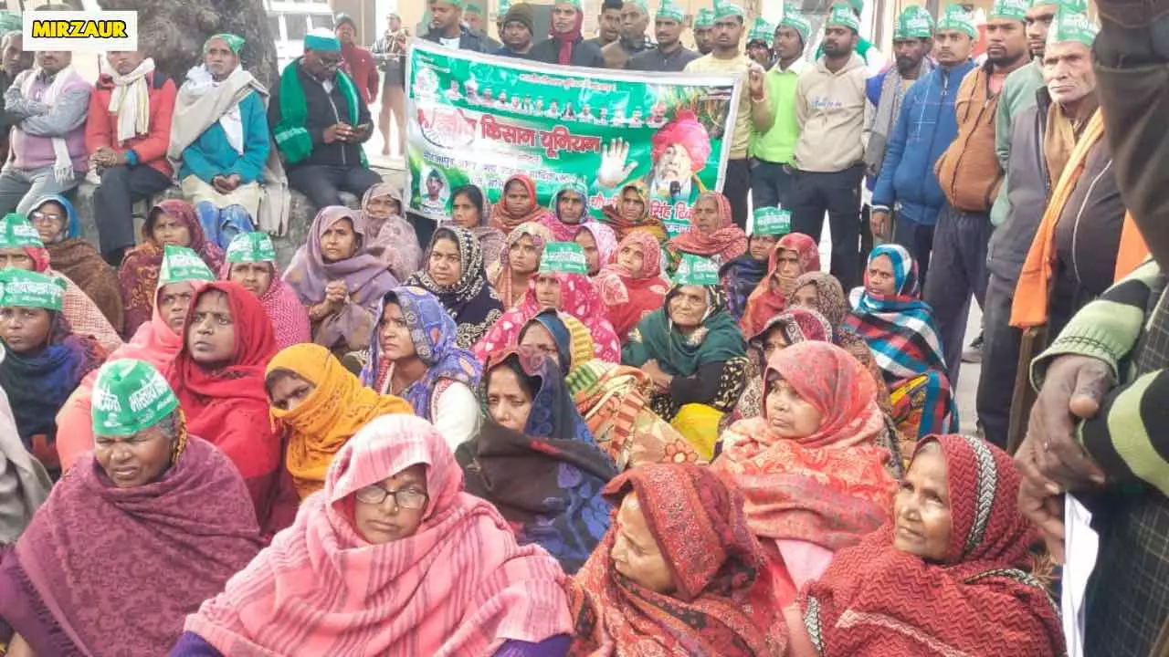 Farmers Protest Against Land Acquisition of Awas Vikas in Mirzapur