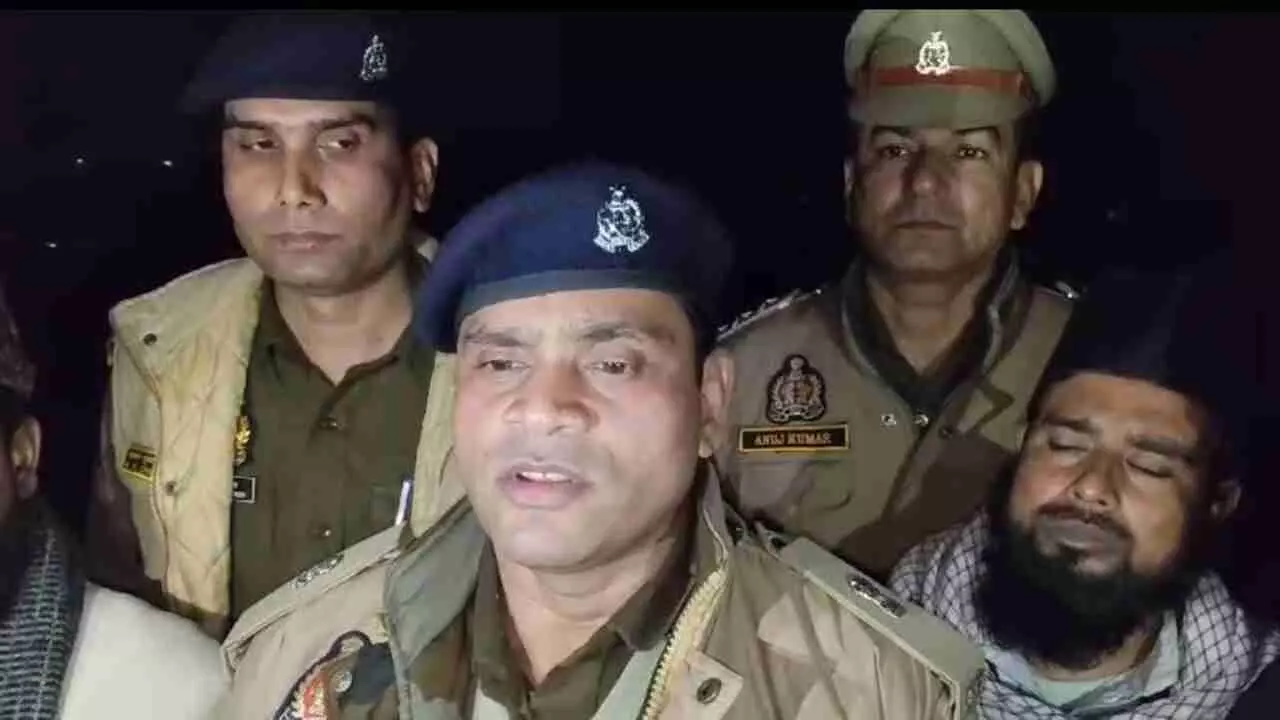 Firozabad News: शिकायत के बाद पुलिस ने रात्रि में मस्जिदों से उतरवाये लाउडस्पीकर