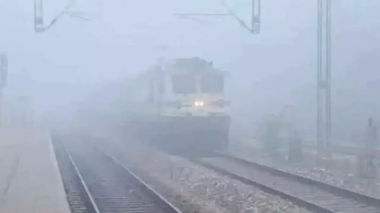 Trains Late Due to Fog Alert in Hardoi