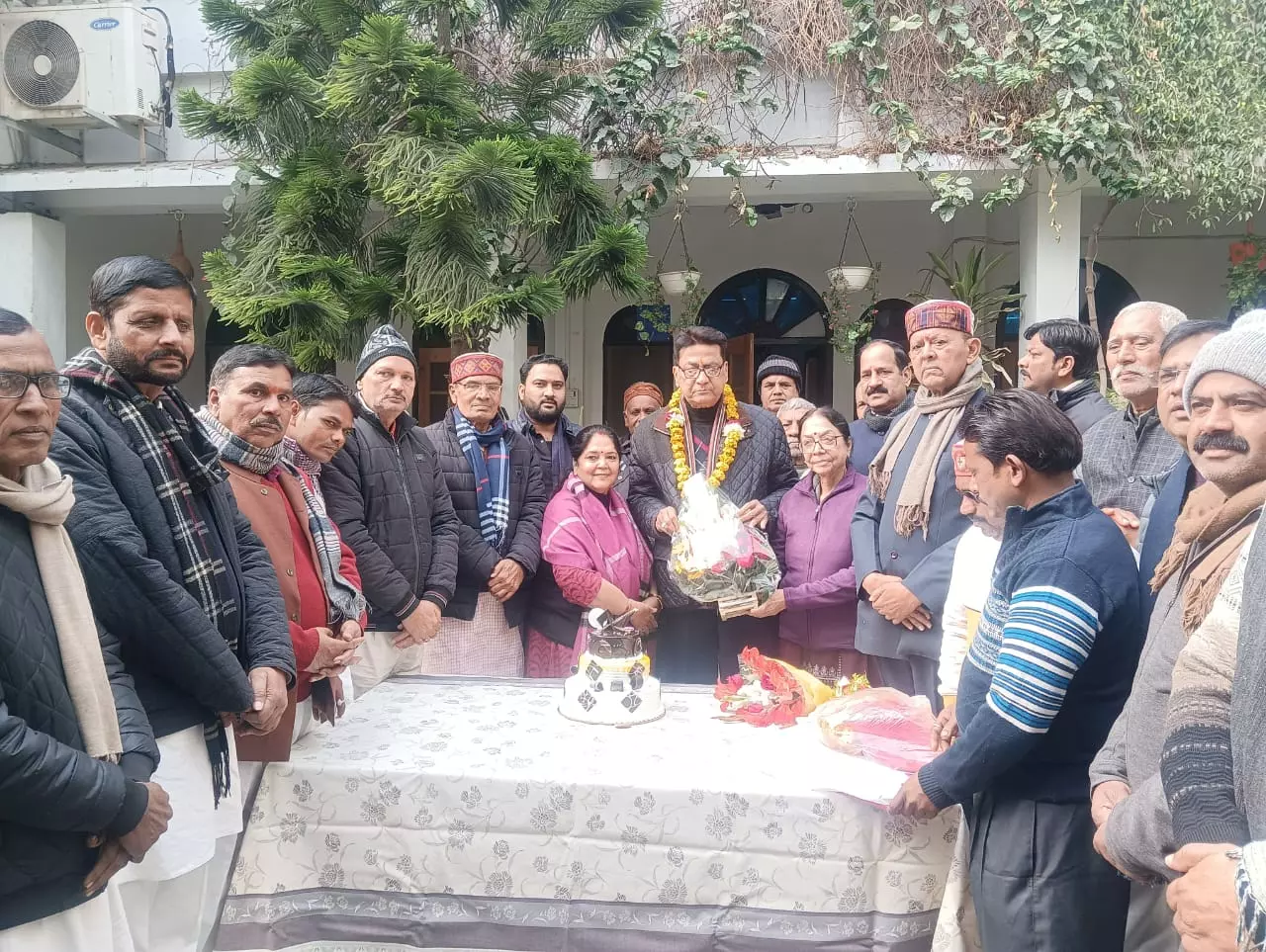 Congress Workers wished former MP Nirmal Khatri 73rd birthday