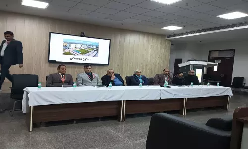 Raebareli News: मेडिकल कॉलेज में पत्रकार सम्मेलन का आयोजन, 5 सालों की उपलब्धियां और भविष्य की योजनाओं के बारे में बताया