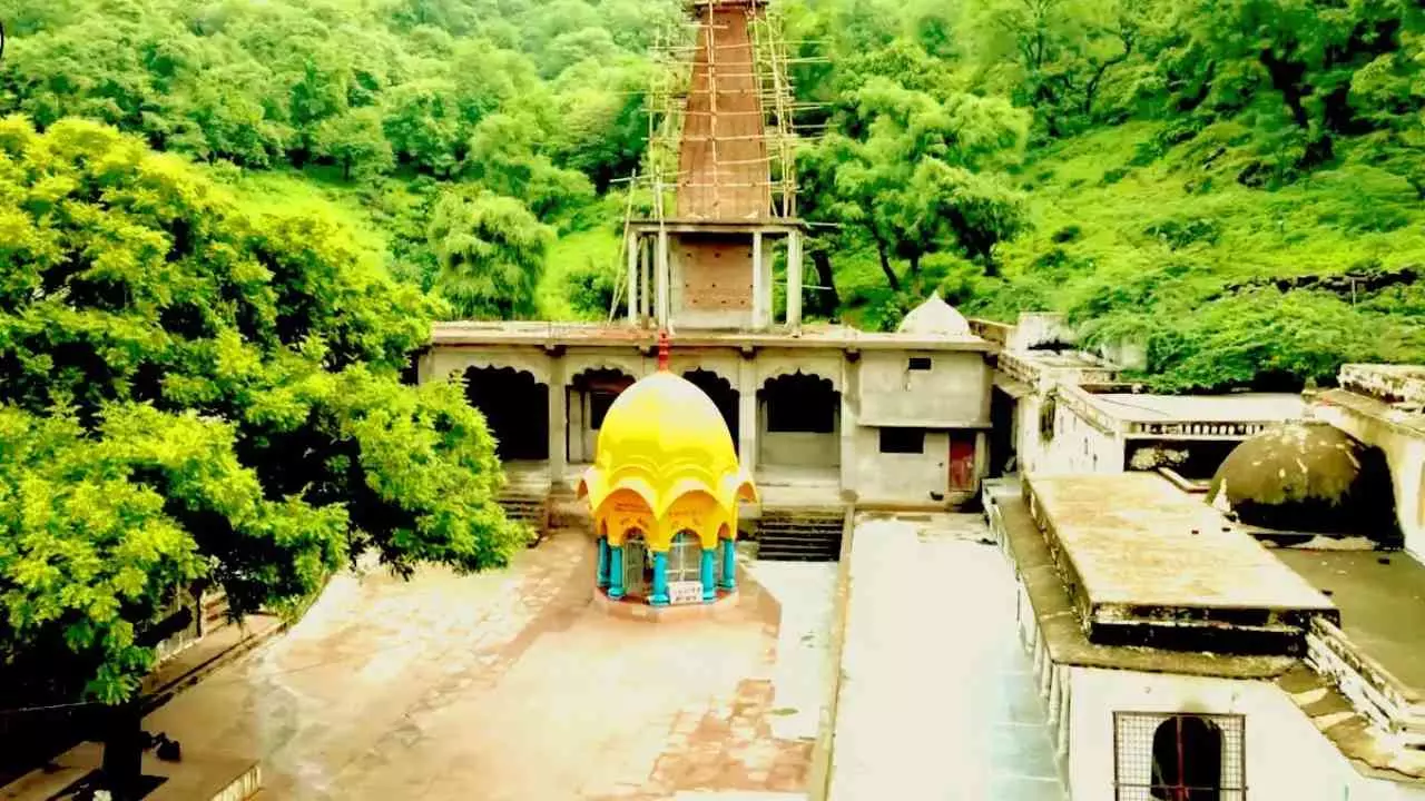 Chitrakoot Ghoomney ke Dharmik Sthal (Image Credit-Social Media)