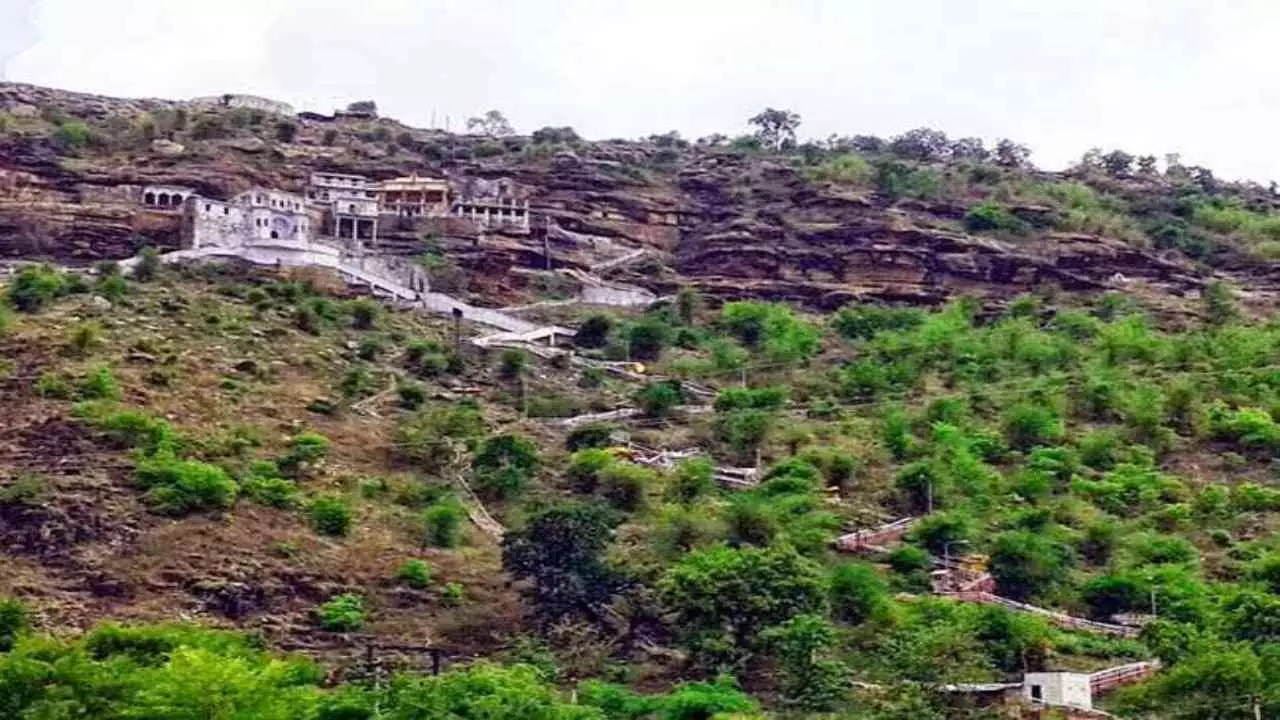 Chitrakoot Ghoomney ke Dharmik Sthal (Image Credit-Social Media)