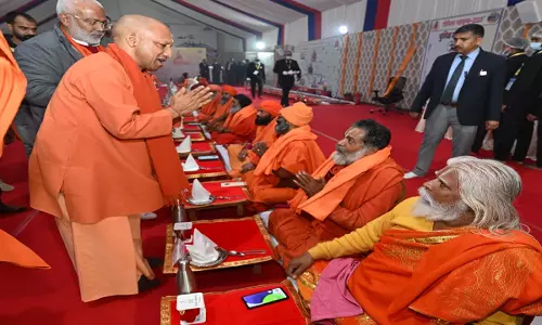 CM Yogi had meal with saints of all arenas, presented gifts