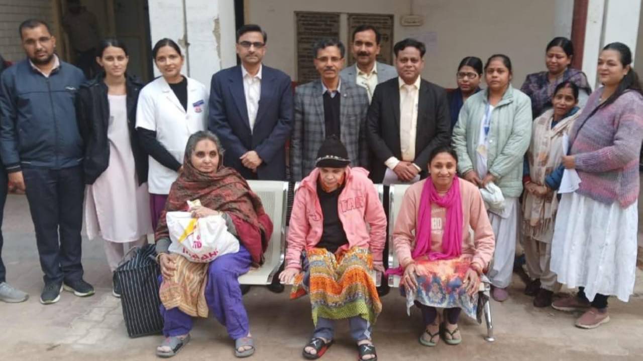 Lucknow KGMU Hospital Team Released Medically Fit Women Patients