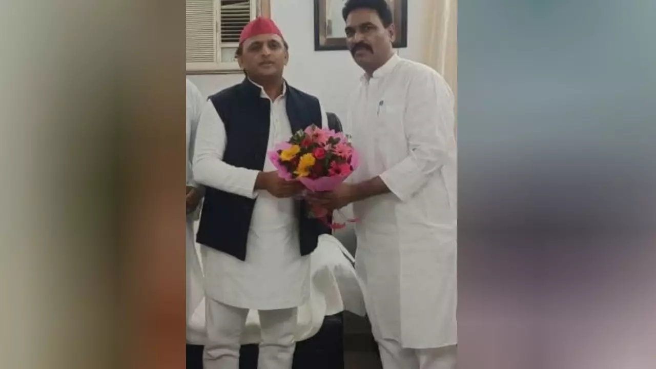 Lucknow News Today Samajwadi Party Leader Commits Suicide