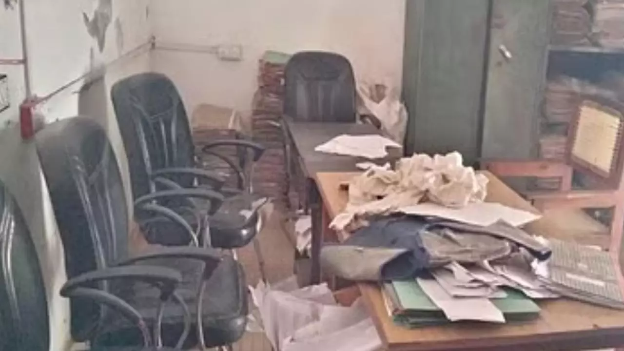 Theft of lakhs from Bhinga Kotwali Duda office