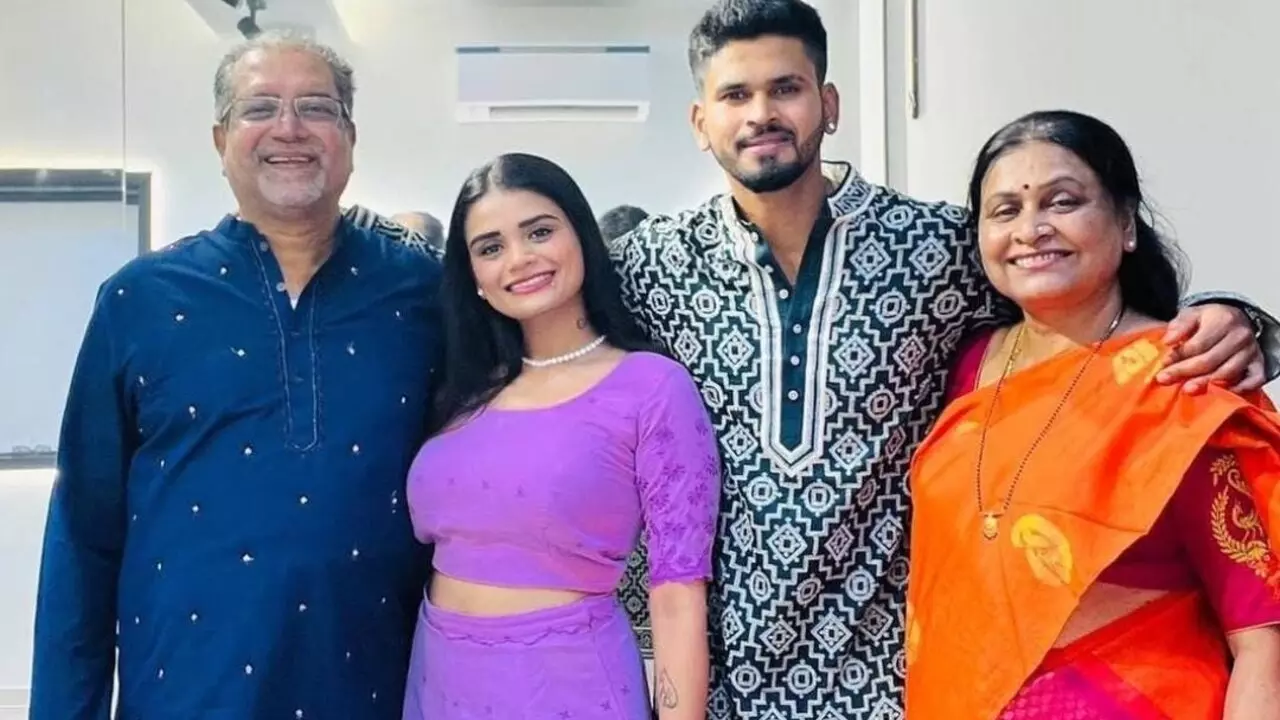 Shreyas Iyer Family: पंजाब किंग्स के नए कप्तान श्रेयस अय्यर की फैमिली में है कौन-कौन, जानें सबकी डिटेल्स