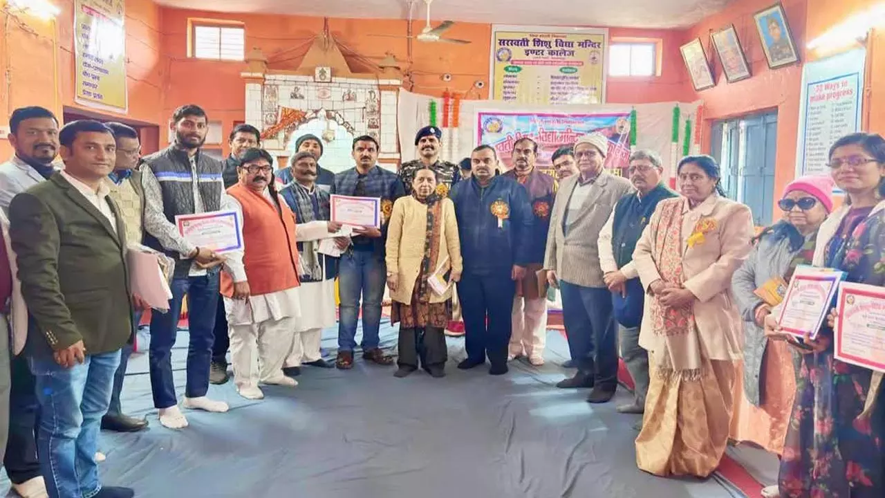 Honor ceremony held at Saraswati Shishu Vidya Mandir Inter College, inspired by Swami Vivekanand Yad