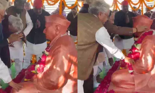 Mahakumbh 2025: महाकुंभ में मुलायम की प्रतिमा को लेकर पैदा हुआ विवाद, नाराज संतों ने पूर्व CM को बताया हिंदू विरोधी