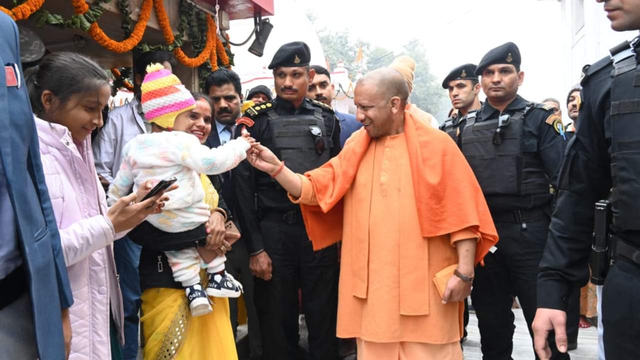 Gorakhpur News Today CM Yogi Offers Khichdi to Baba Gorakhnath Temple