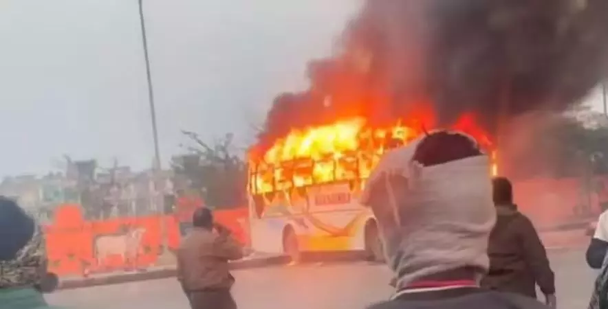 Mathura News: Fire breaks out in bus with devotees, one dead