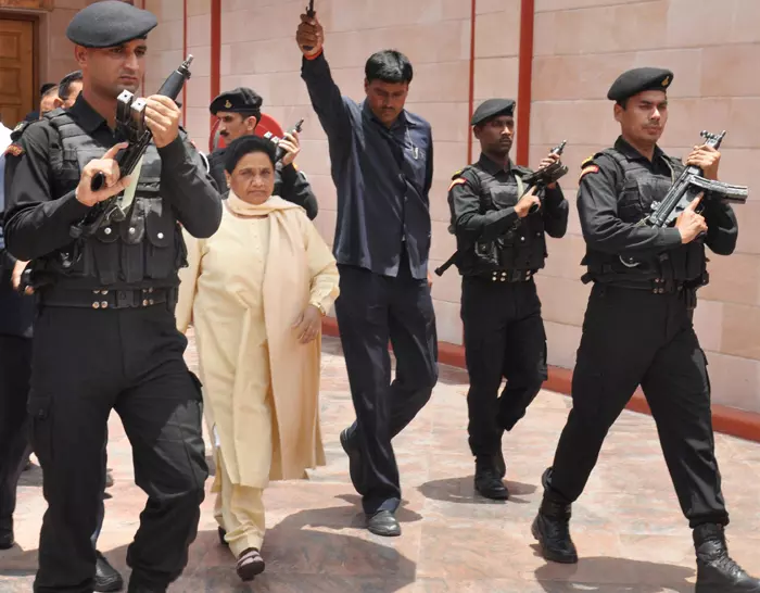 मायावती की मैदान वापसी से कौन मारेगा मैदान ! मायावती की मैदान वापसी से कौन मारेगा मैदान !