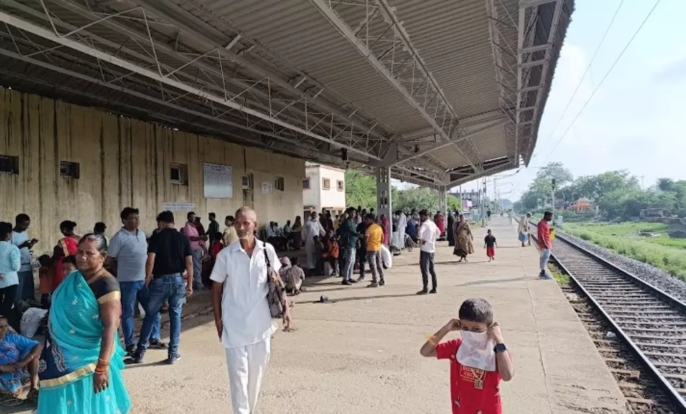 Jharkhandi railway station lacks basic facilities, passengers