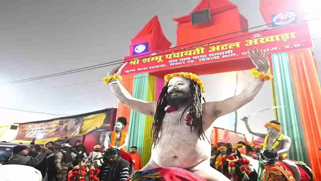 Maha Kumbh 2025: महाकुम्भ में बंपर ऑफर, 2 हजार में अखाड़ों और नागा साधुओं के जीवन की देखिये झलक