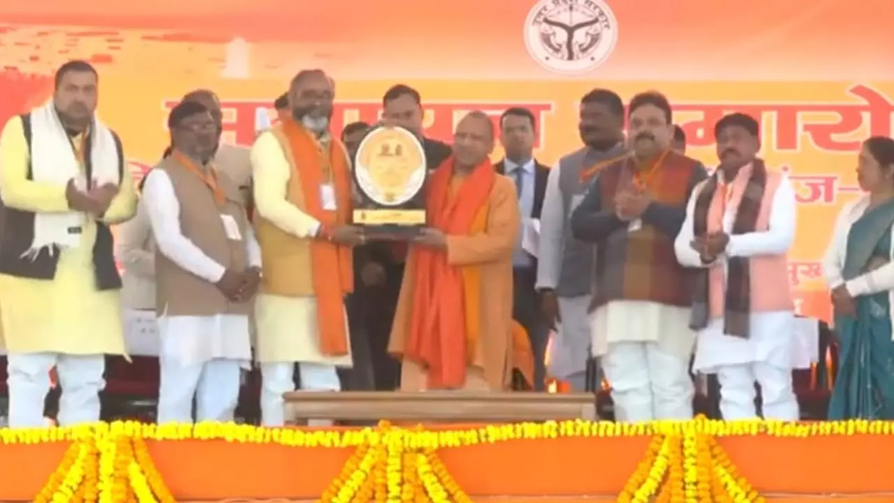 Sonbhadra News Today CM Yogi Adityanath Arrived At Closing Ceremony of MLA Khel Mahakumbh Program