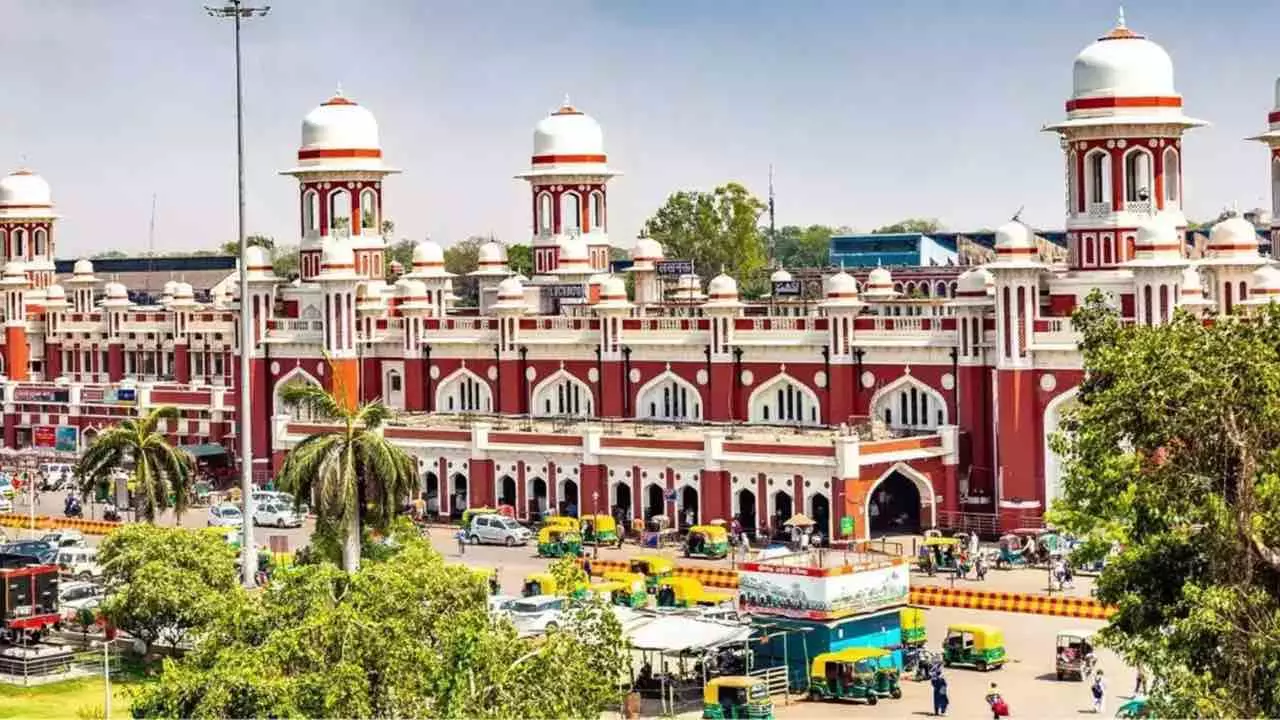 Lucknow News Today Bulldozer Action on Night Shelter at Charbagh Railway Station