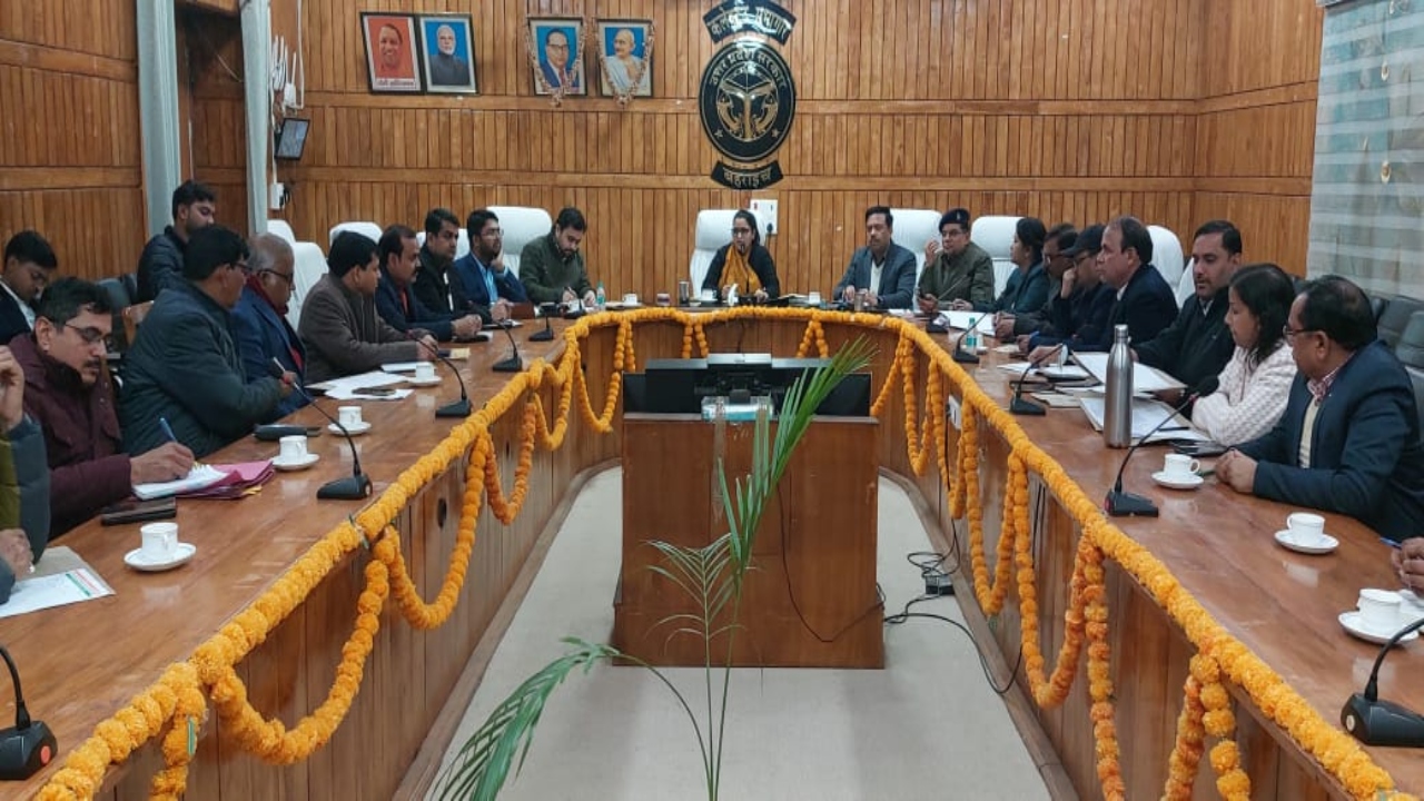 Bahraich News| DM Monika Rani meeting On Republic Day| Bahraich News in ...