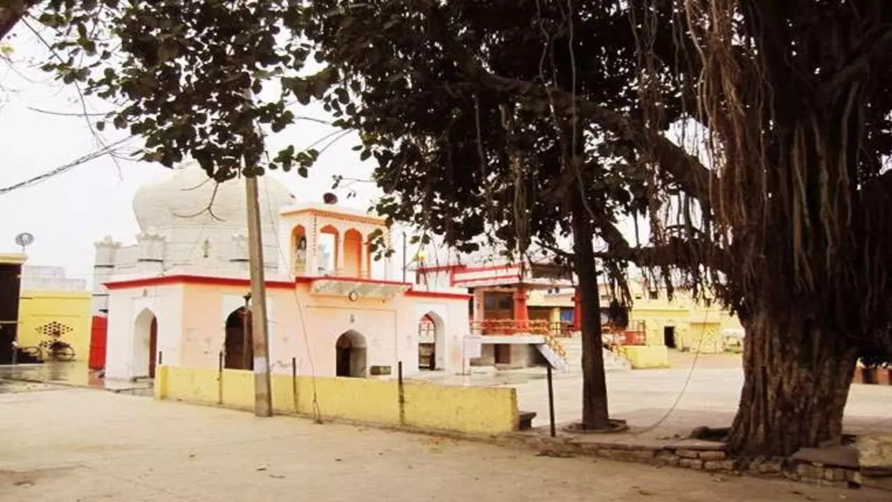 Hapur Famous Shiv Mandir: रहस्य की वजह बन चुकी हैं हापुड़ में मौजूद इस शिव मंदिर की सीढ़ियां, जहां से आती हैं आवाजें