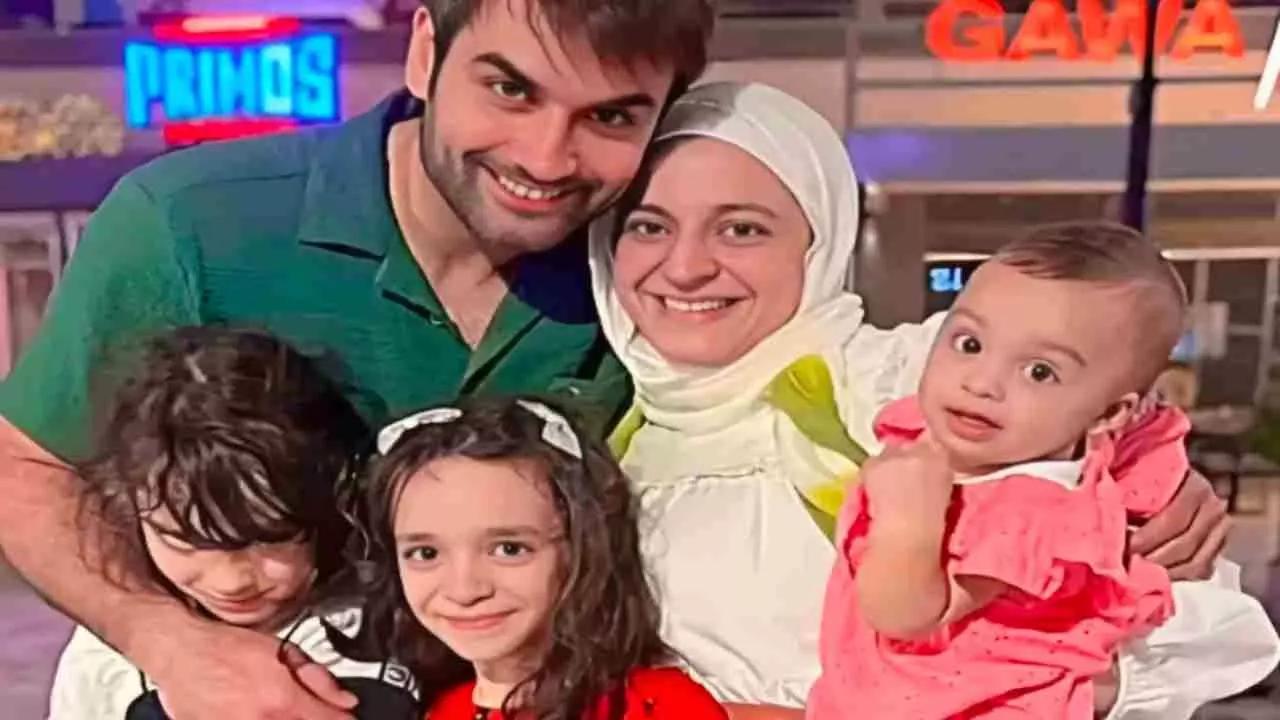 Vivian Dsena Daughters Photo