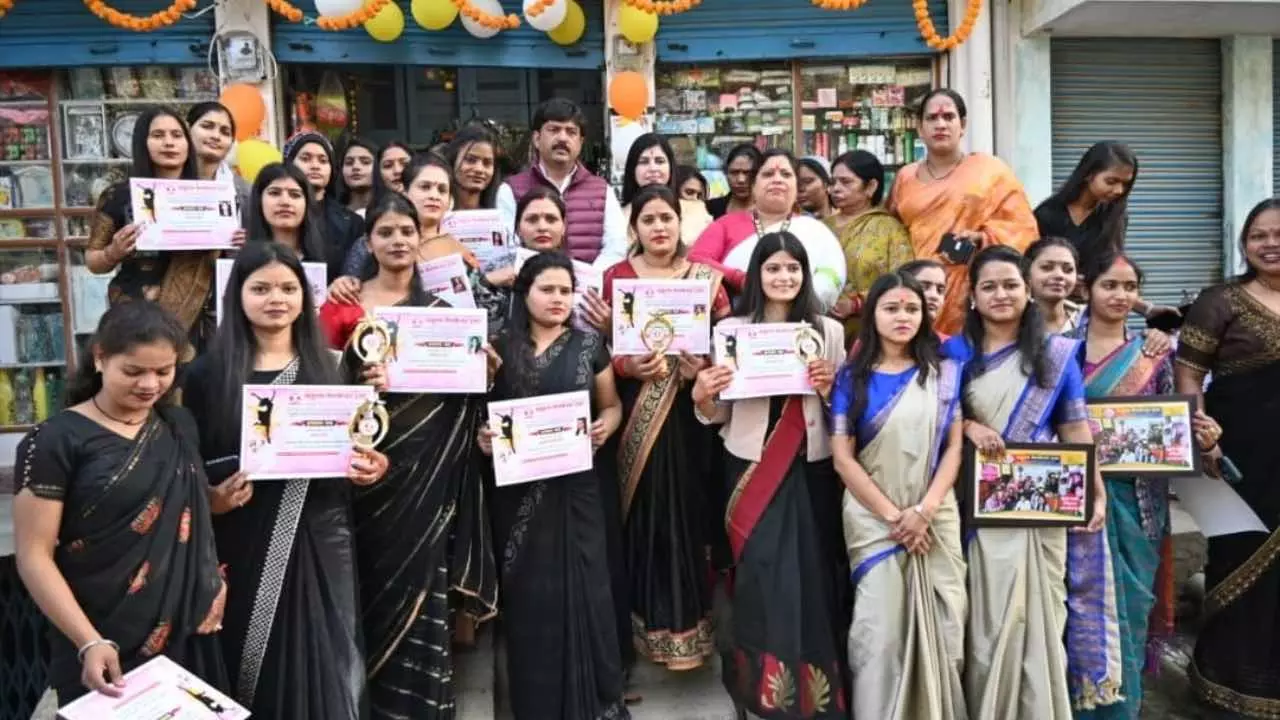 Jaunpur MLC Brijesh Singh Prinsu Attended the 30 Day Beauty Training Workshop