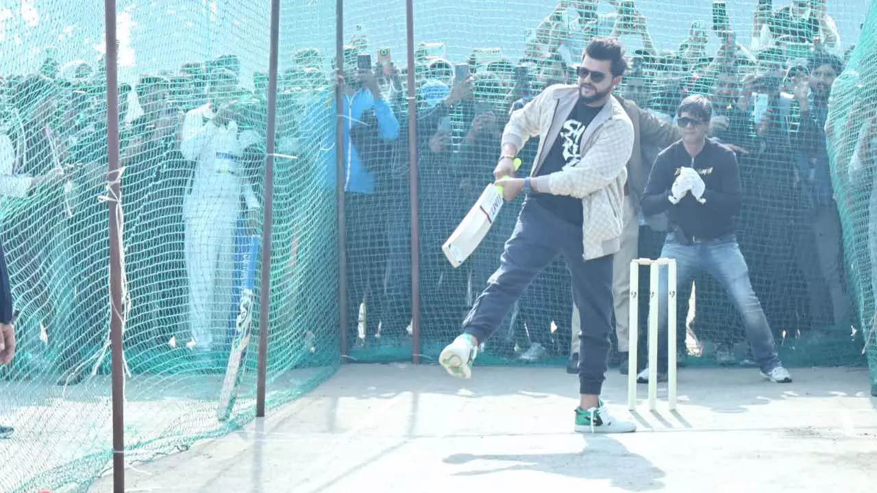 Meerut News Today Cricketer Suresh Raina Arrives to Inaugurate LLC Ten 10 Trial