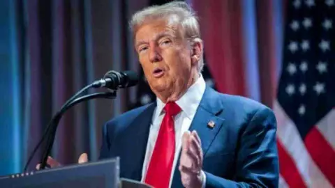 Donald Trump Salary and Facilities: जानिए कितना वेतन और सहूलियतें पाएंगे डोनाल्ड ट्रम्प, कितनी पेंशन मिलेगी बिडेन को? Donald Trump Salary and Facilities: जानिए कितना वेतन और सहूलियतें पाएंगे डोनाल्ड ट्रम्प, कितनी पेंशन मिलेगी बिडेन को?