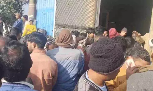 Kasganj News: रिटायर्ड एडीएम का मिला रक्तरंजित शव, परिजनों ने जताई हत्या की आशंका