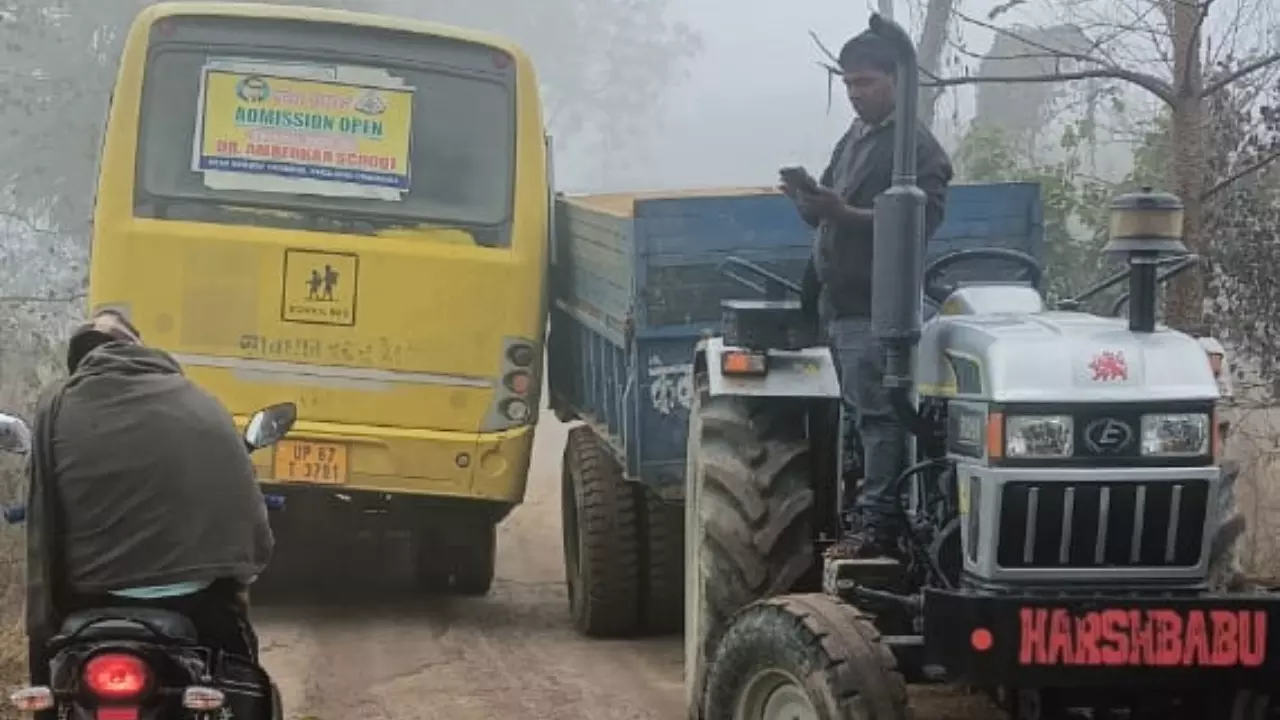 Chandauli Road Accident