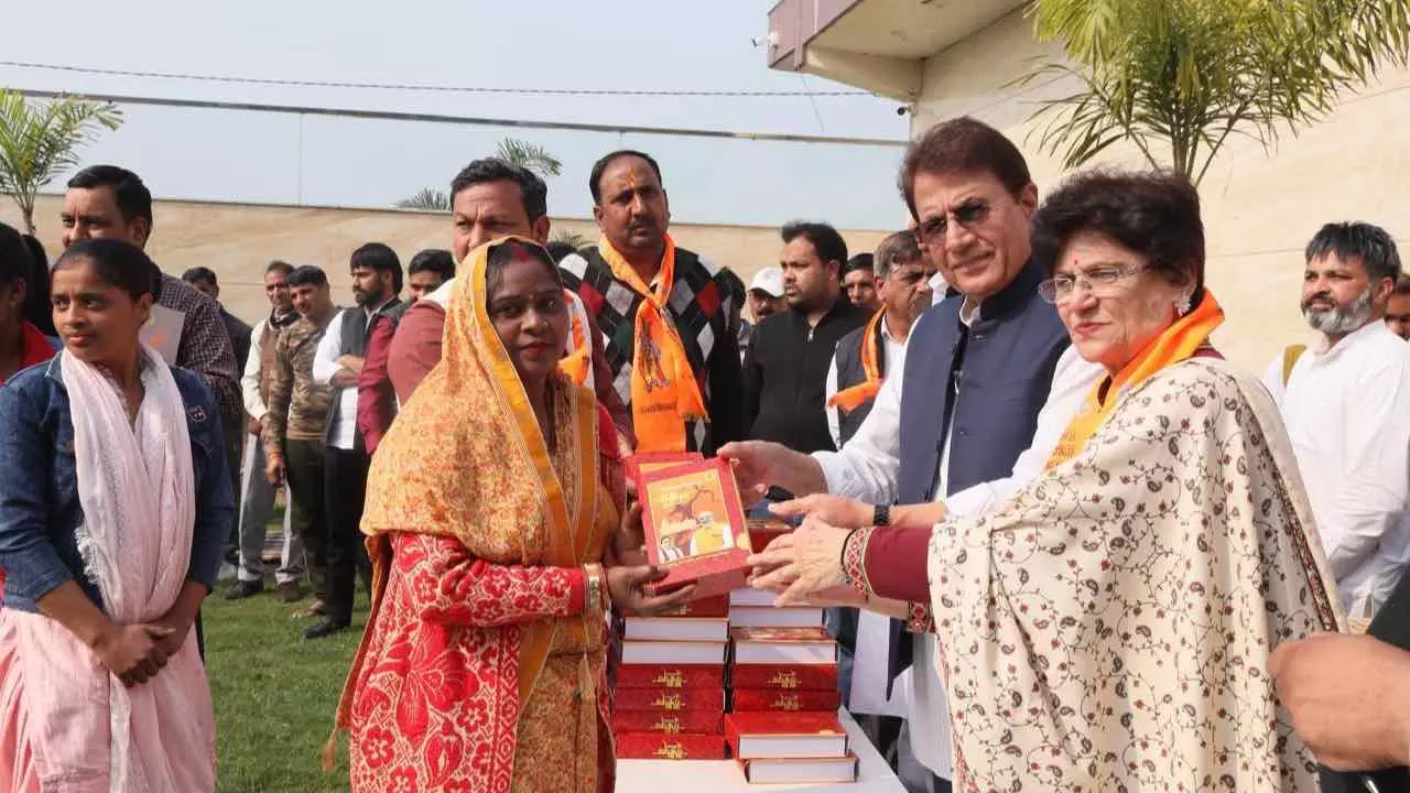 Meerut News Today MP Arun Govil Started Door to Door Ramayana Campaign