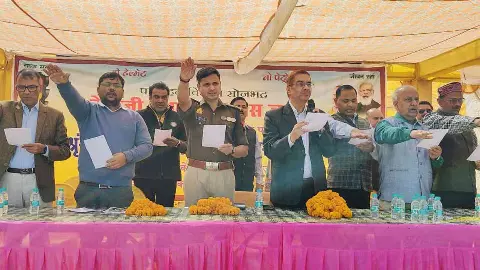 Sonbhadra DM SP Administered Oath regarding road safety on leader Subhash Chandra Bose Jayanti