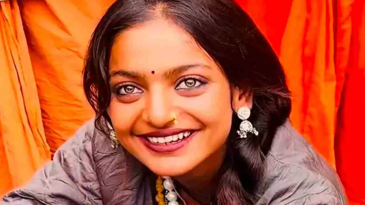 Maha kumbh Viral Girl Monalisa